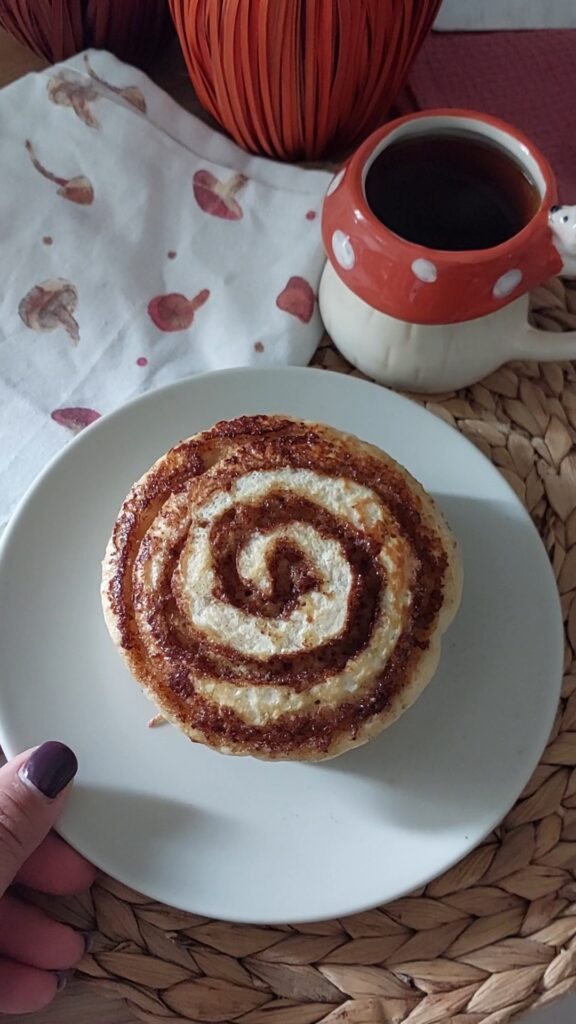 Cinnamon roll pancakes