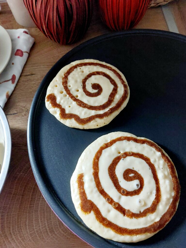 Cinnamon roll pancakes